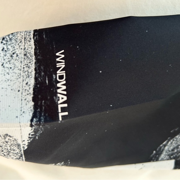 THE NORTH FACE - Women’s Light Windbreaker - Picture 5 of 5